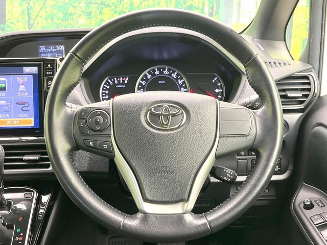 TOYOTA NOAH 2016