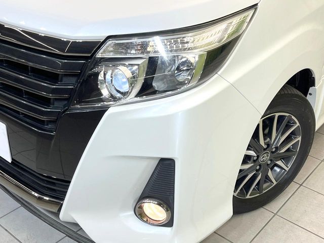 TOYOTA NOAH 2016