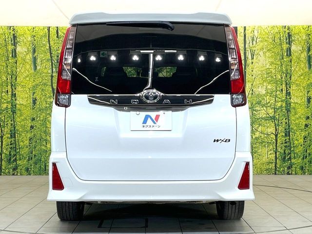 TOYOTA NOAH 2016