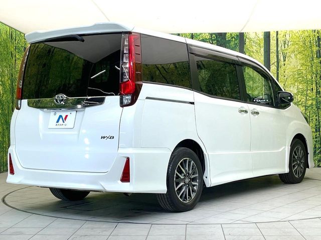 TOYOTA NOAH 2016