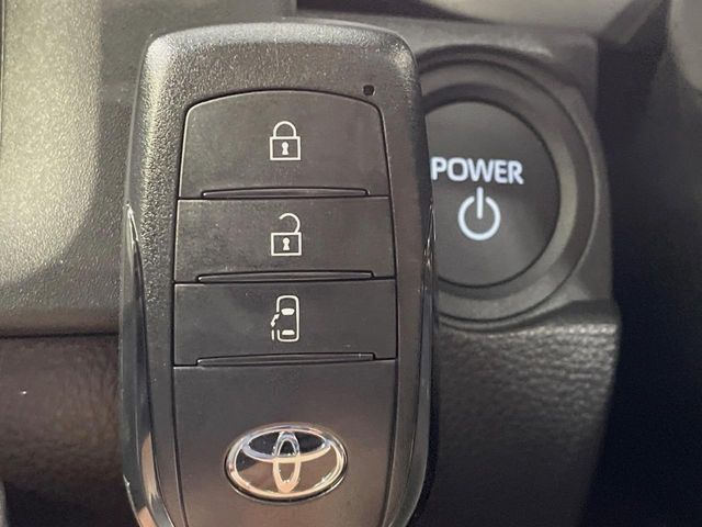 TOYOTA SIENTA HYBRID 2025