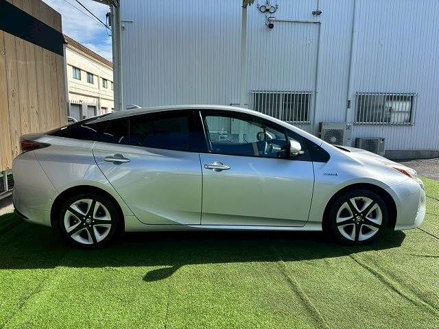 TOYOTA PRIUS 2018