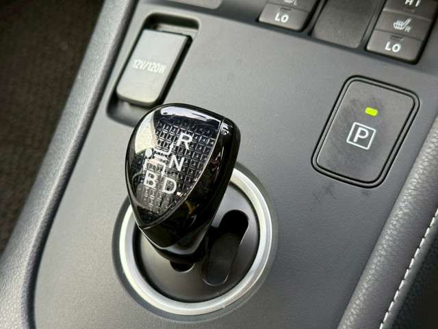 TOYOTA AURIS HYBRID 2016