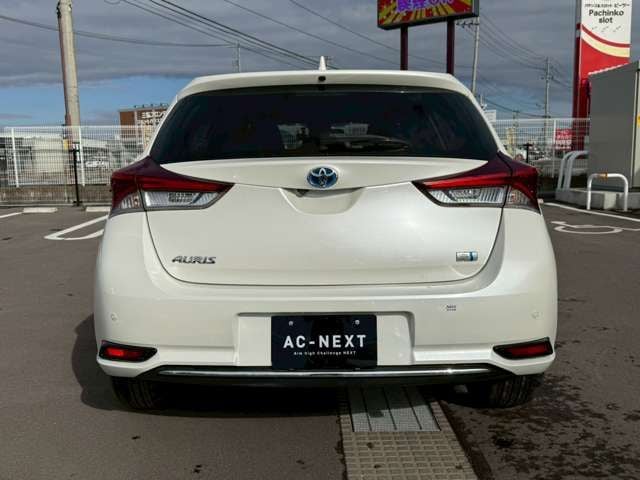 TOYOTA AURIS HYBRID 2016