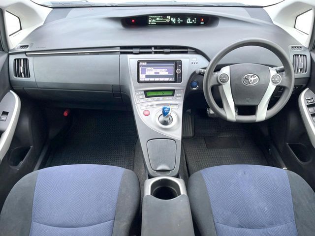 TOYOTA PRIUS 2012