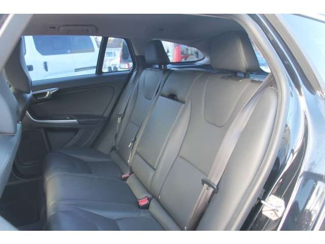 VOLVO VOLVO V60 2014