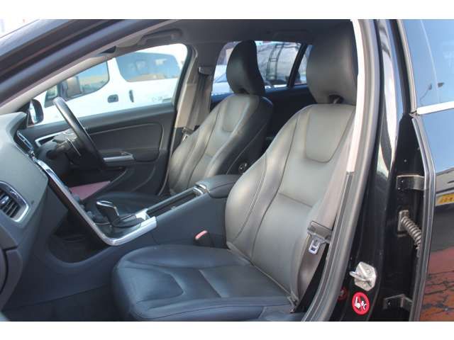 VOLVO VOLVO V60 2014