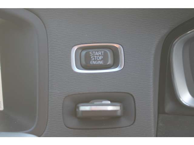 VOLVO VOLVO V60 2014