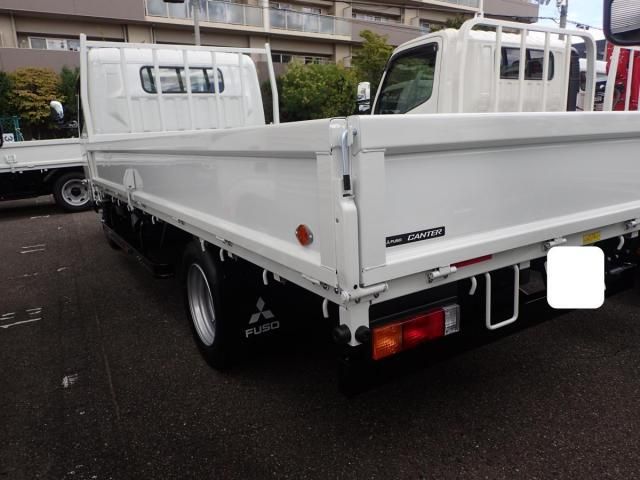 MITSUBISHI CANTER 2025