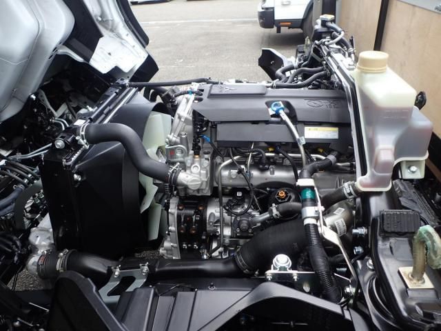 MITSUBISHI CANTER 2025