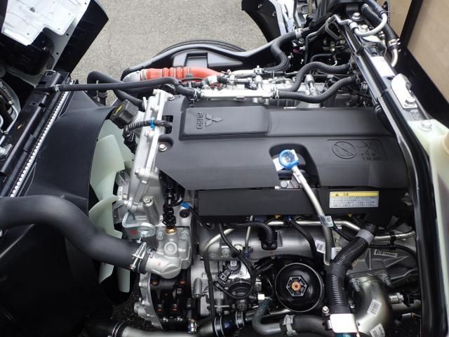 MITSUBISHI CANTER 2025