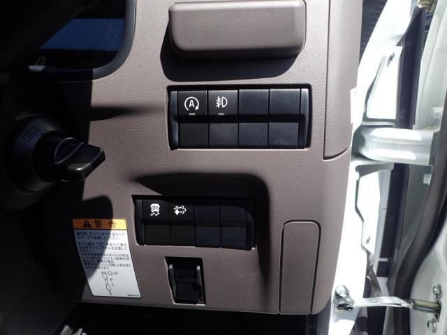 MITSUBISHI CANTER 2025