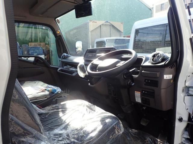 MITSUBISHI CANTER 2025