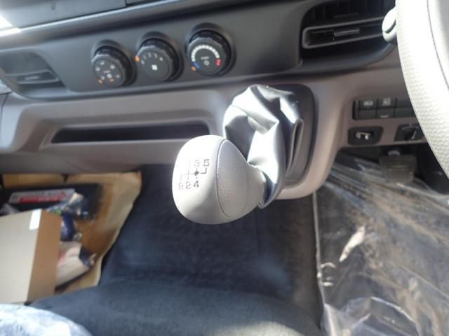 MITSUBISHI CANTER 2025