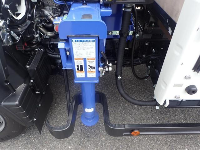 MITSUBISHI CANTER 2025