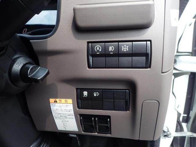 MITSUBISHI CANTER 2025