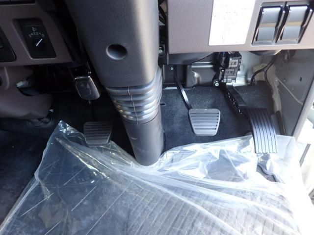 MITSUBISHI CANTER 2025