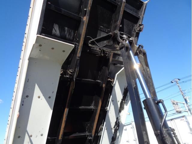 MITSUBISHI FUSOU SUPER GREAT 2023