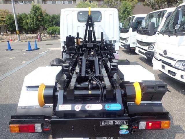 MITSUBISHI CANTER 2025