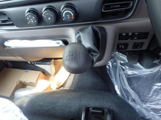 MITSUBISHI CANTER 2025