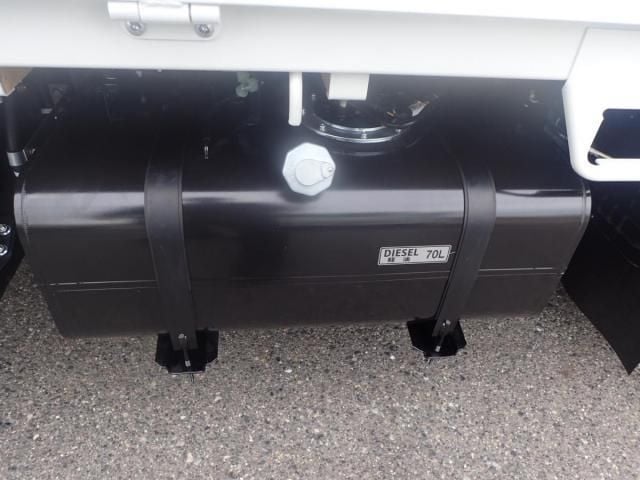 MITSUBISHI CANTER 2025