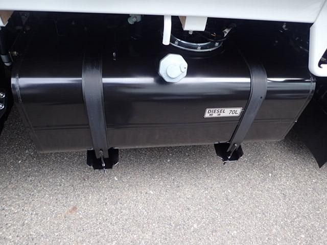 MITSUBISHI CANTER 2025