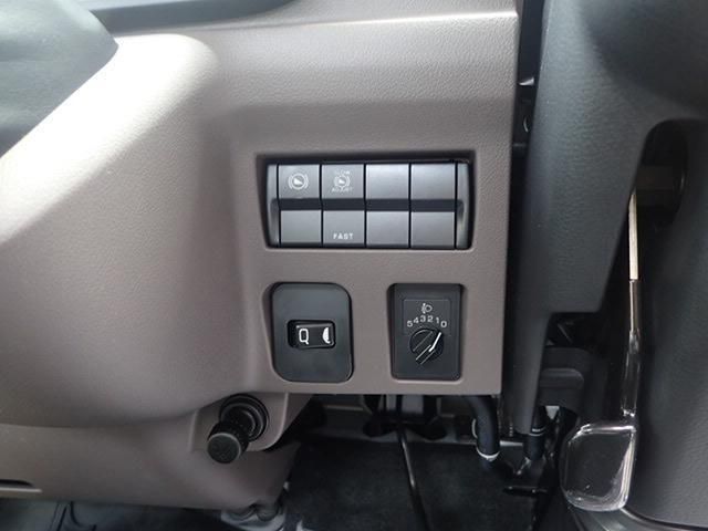 MITSUBISHI CANTER 2025