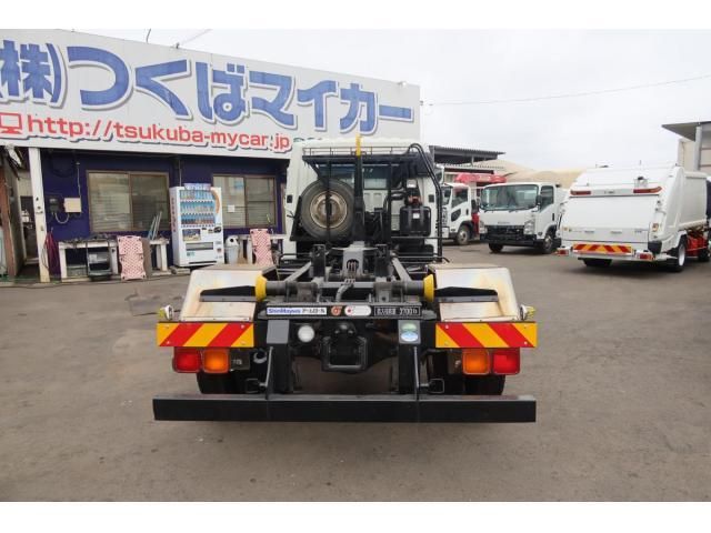 MITSUBISHI FUSOU FIGHTER 2014