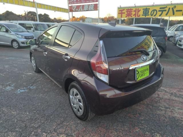 TOYOTA AQUA 2017