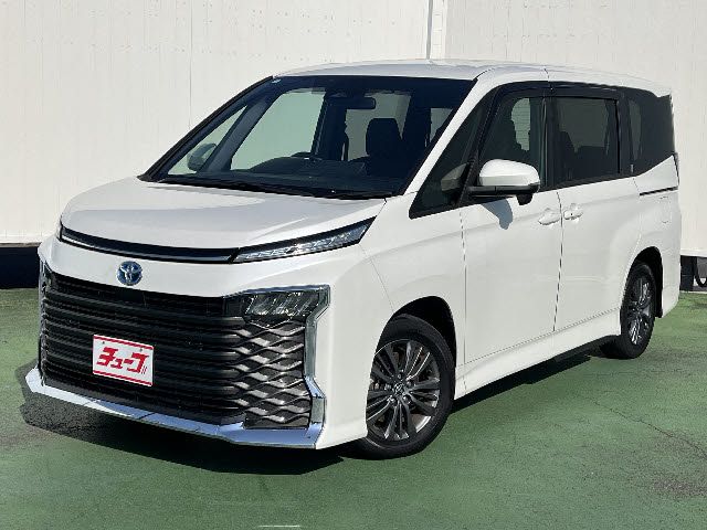TOYOTA VOXY HYBRID 2023
