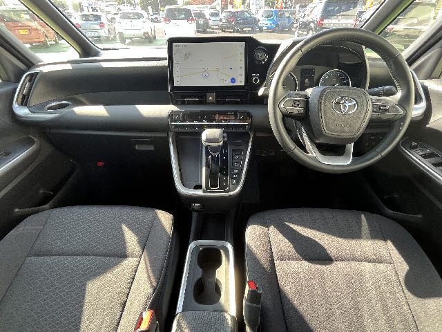 TOYOTA VOXY HYBRID 2023