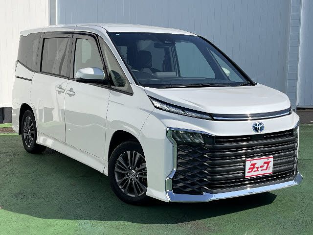 TOYOTA VOXY HYBRID 2023