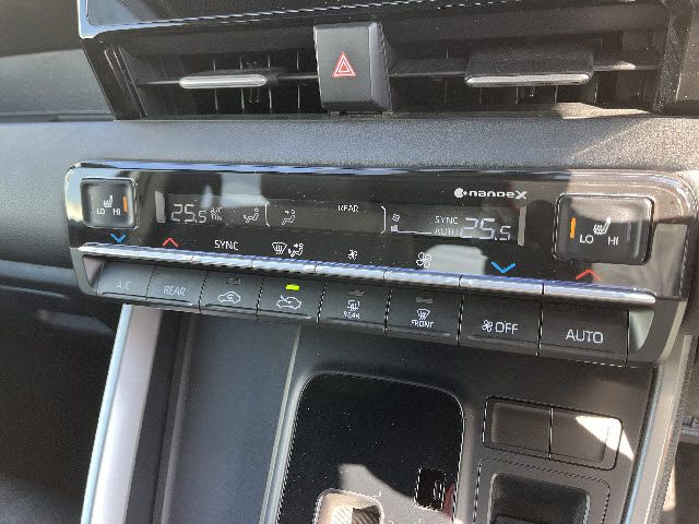 TOYOTA VOXY HYBRID 2023