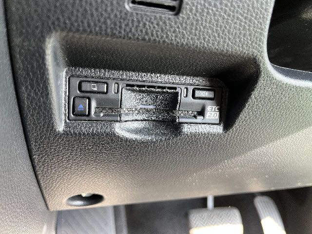 TOYOTA VOXY HYBRID 2023