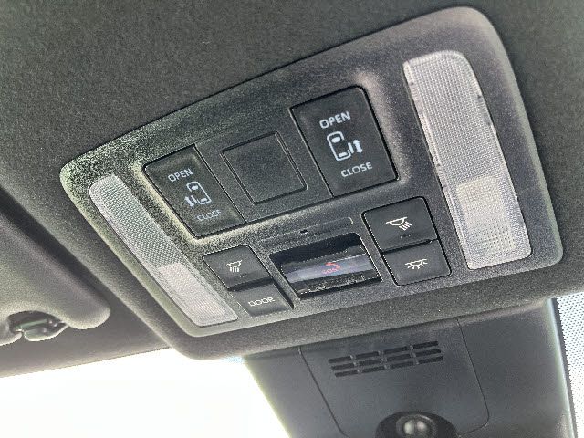 TOYOTA VOXY HYBRID 2023