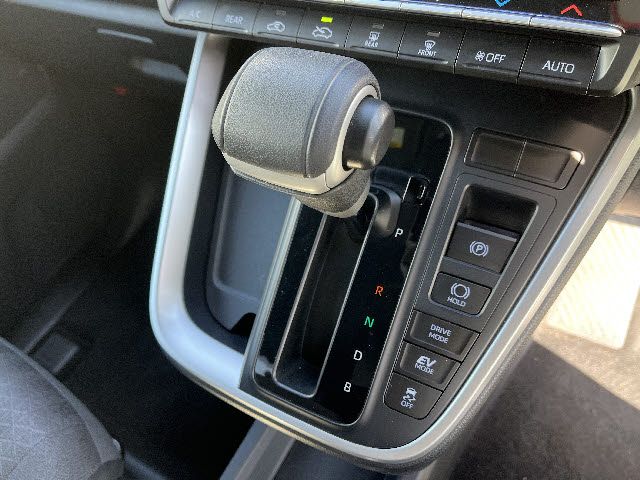 TOYOTA VOXY HYBRID 2023