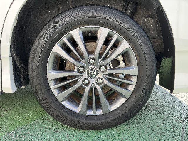 TOYOTA VOXY HYBRID 2023