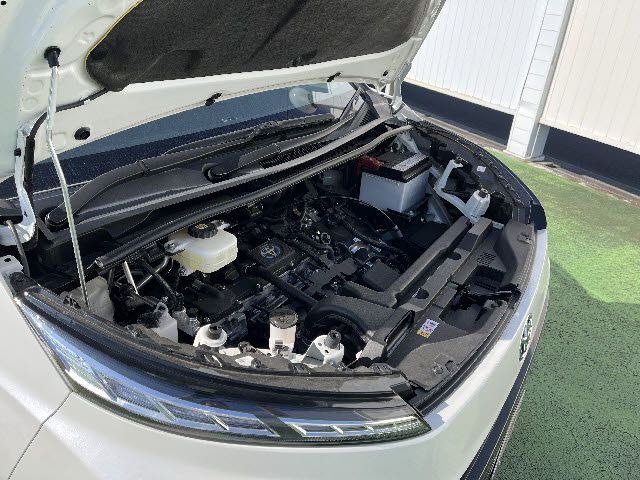 TOYOTA VOXY HYBRID 2023