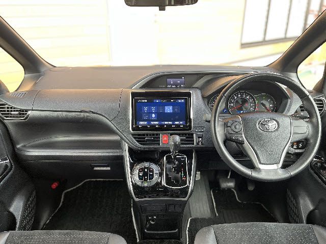 TOYOTA VOXY 4WD 2021