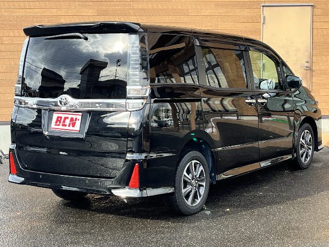 TOYOTA VOXY 4WD 2021