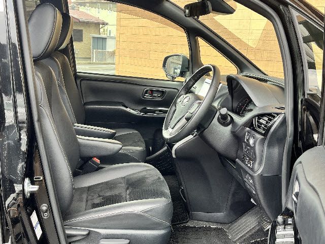 TOYOTA VOXY 4WD 2021