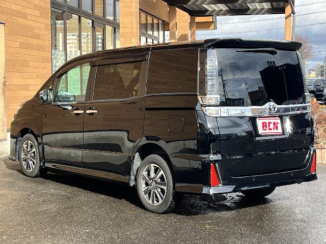 TOYOTA VOXY 4WD 2021