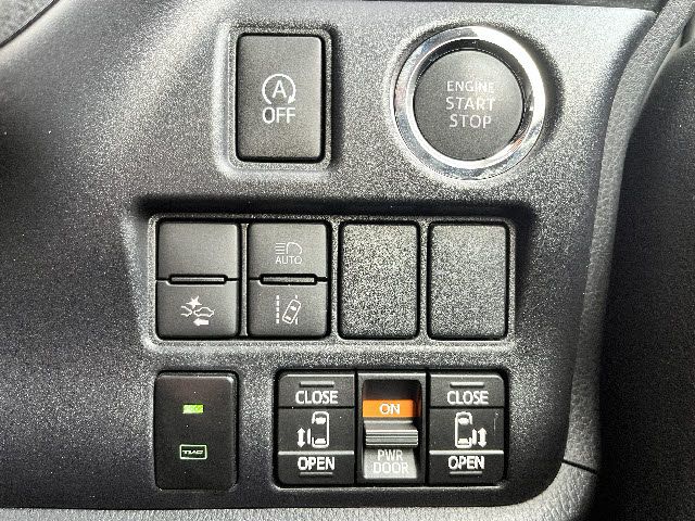 TOYOTA VOXY 4WD 2021