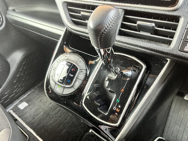 TOYOTA VOXY 4WD 2021