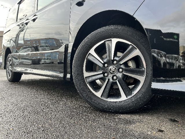 TOYOTA VOXY 4WD 2021