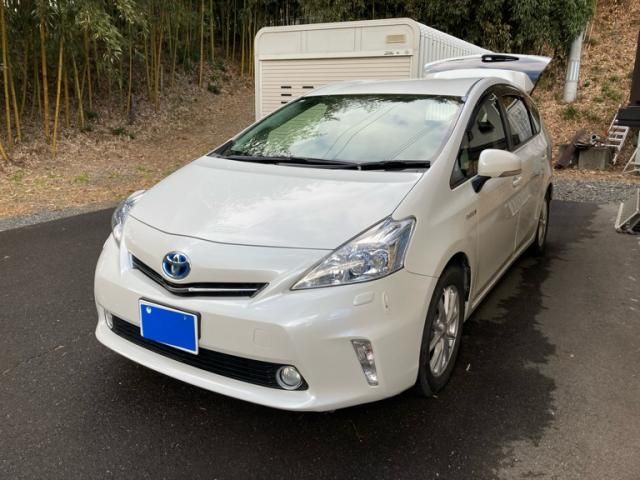 TOYOTA PRIUS Alpha 2013