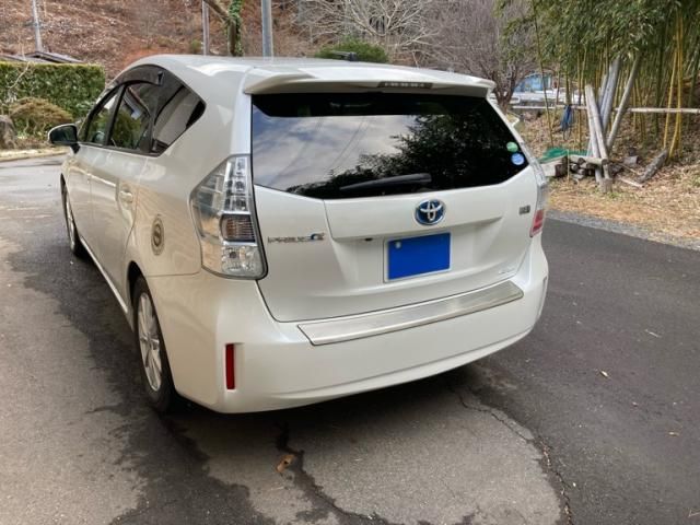 TOYOTA PRIUS Alpha 2013