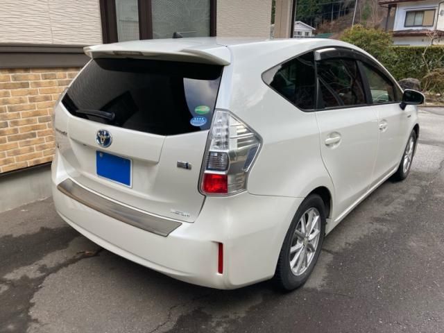 TOYOTA PRIUS Alpha 2013