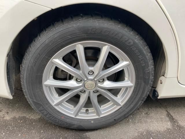 TOYOTA PRIUS Alpha 2013