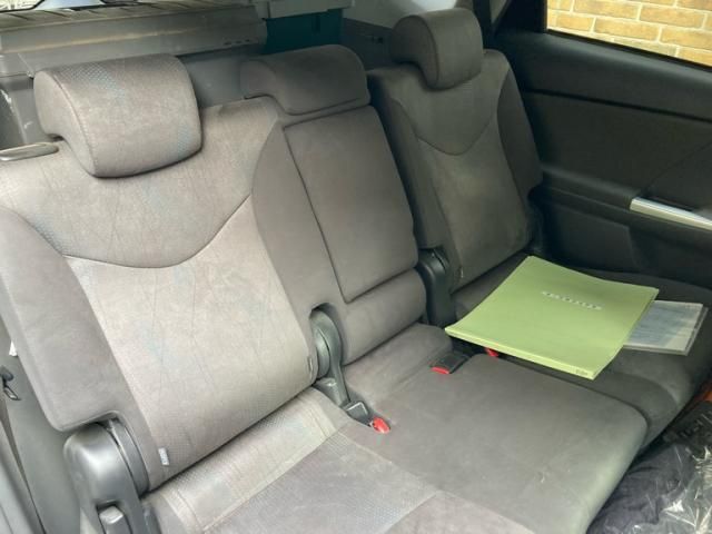 TOYOTA PRIUS Alpha 2013